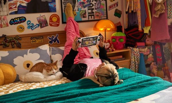 ROG Ally_Scenario photo_Me time